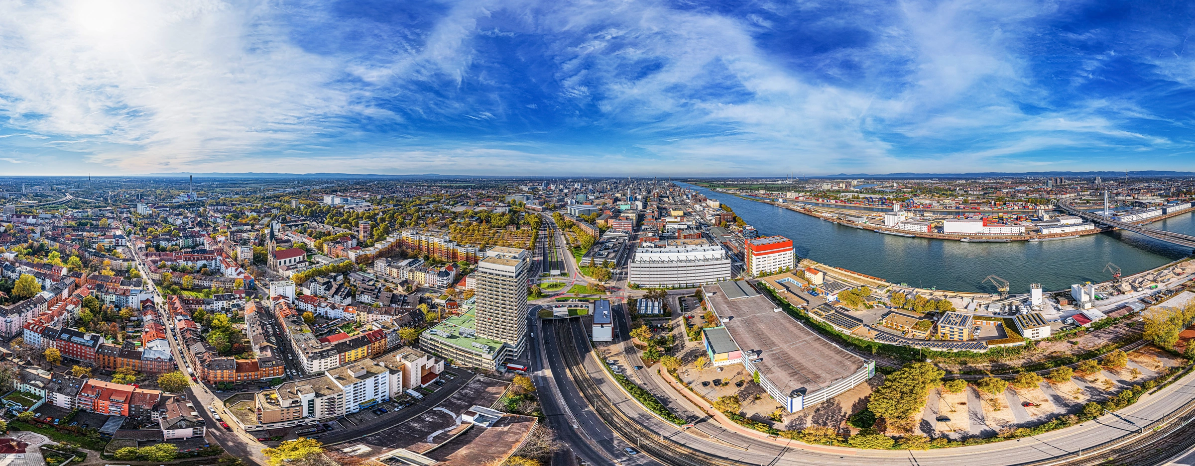 ludwigshafen-rhein-stadtpanorama Ludwigshafen am Rhein ist Teil der Metropolregion Rhein-Neckar mit einem dynamischen Immobilienmarkt